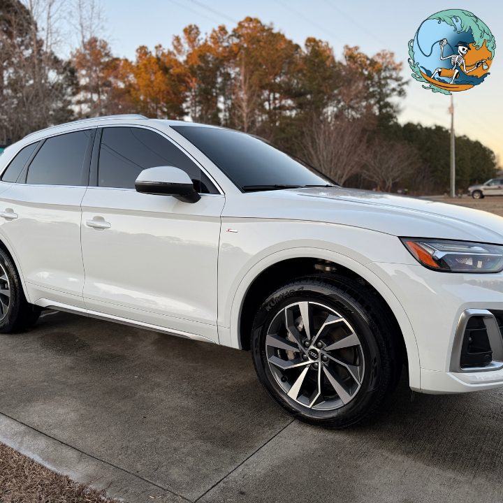 Audi SUV: Front view