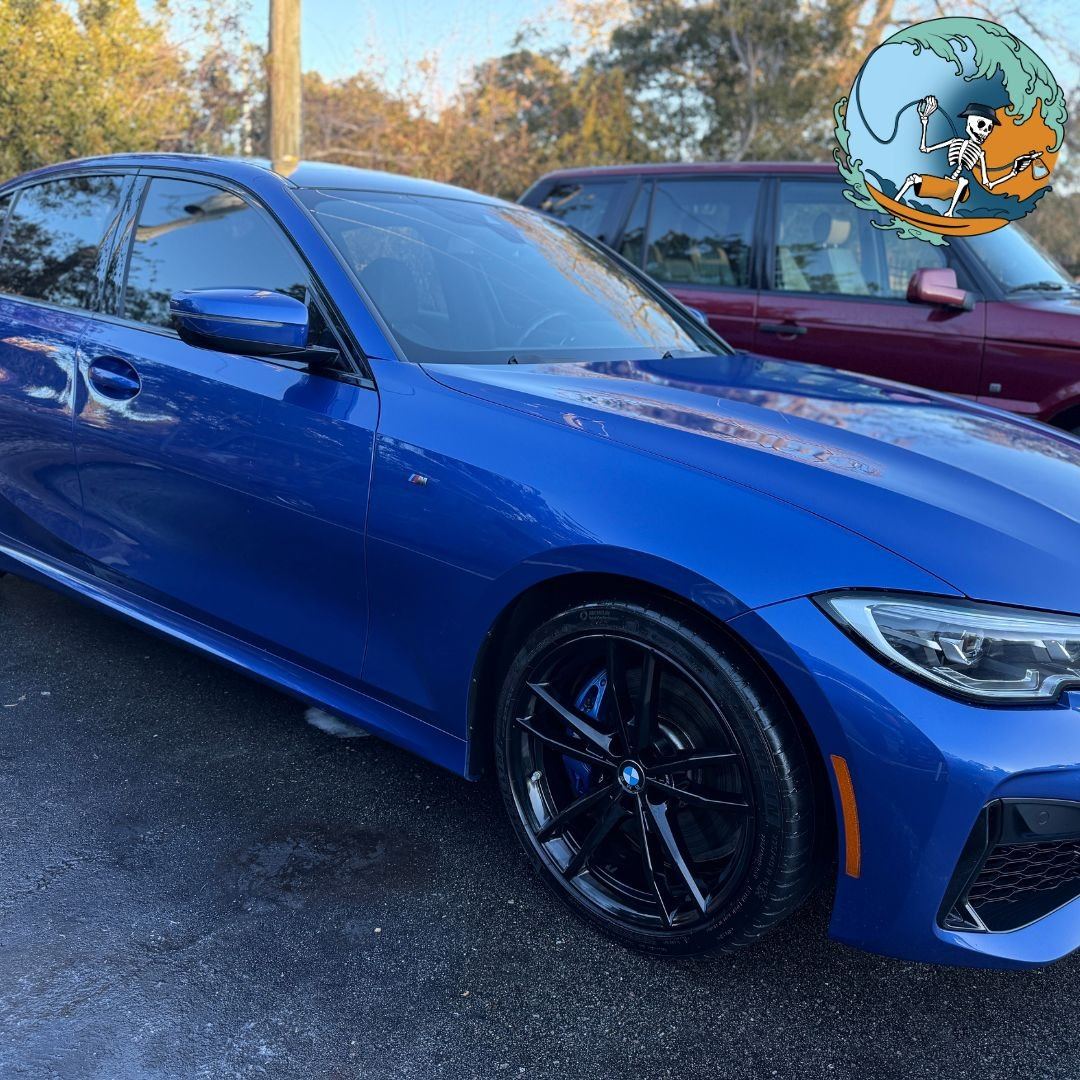 Blue sports car: Exterior