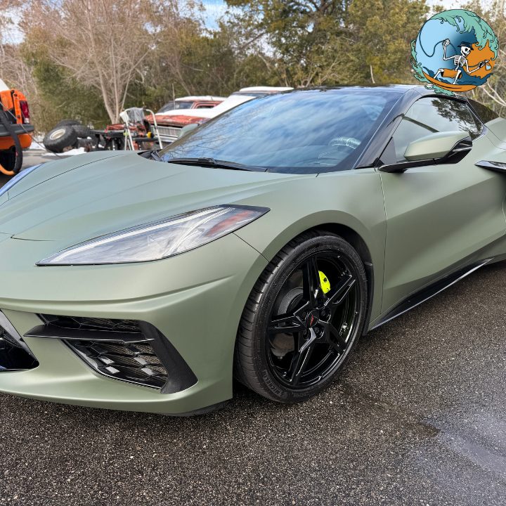Corvette: Front view